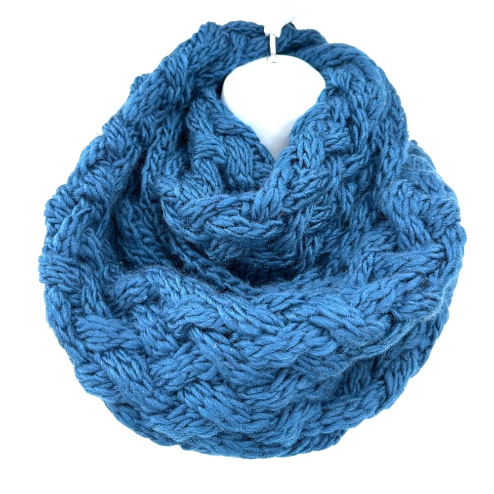 BASICO Infinity Scarf Simple Wear Chunky Knit Prussian Blue NWT Neck Warmer